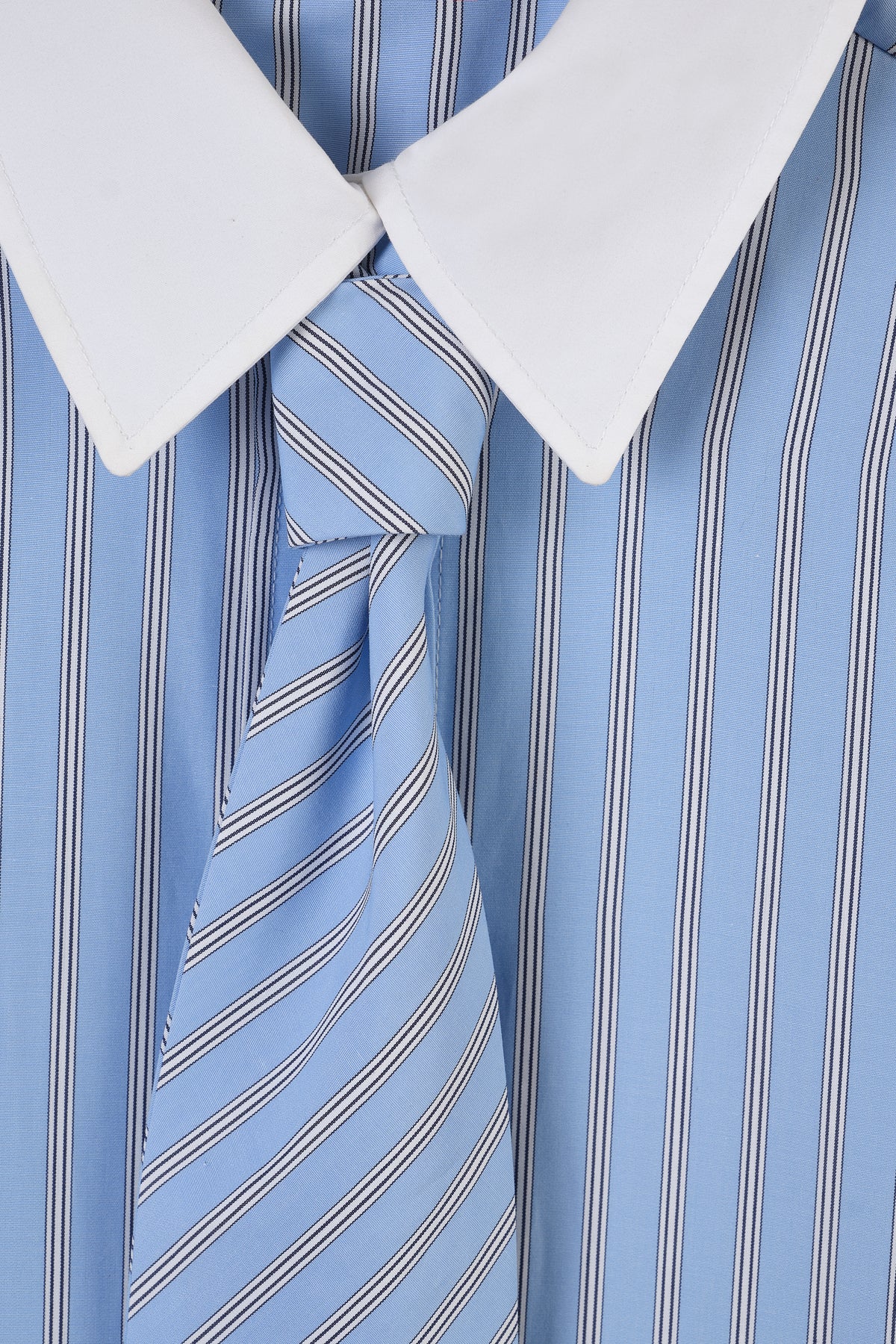 Chemise courte à cravate
