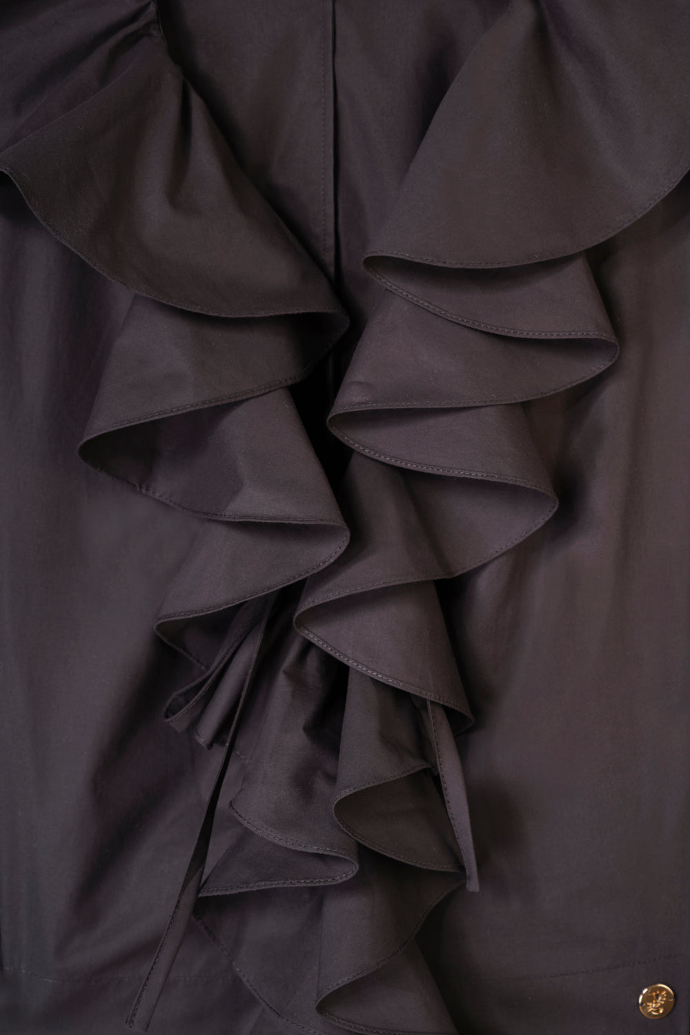 Short ruffled shirt