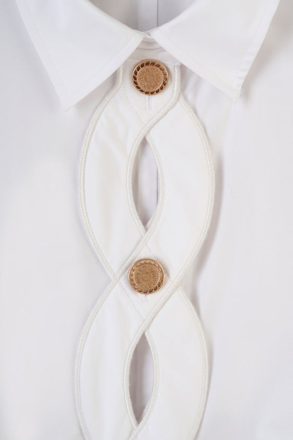Short shirt with braid opening