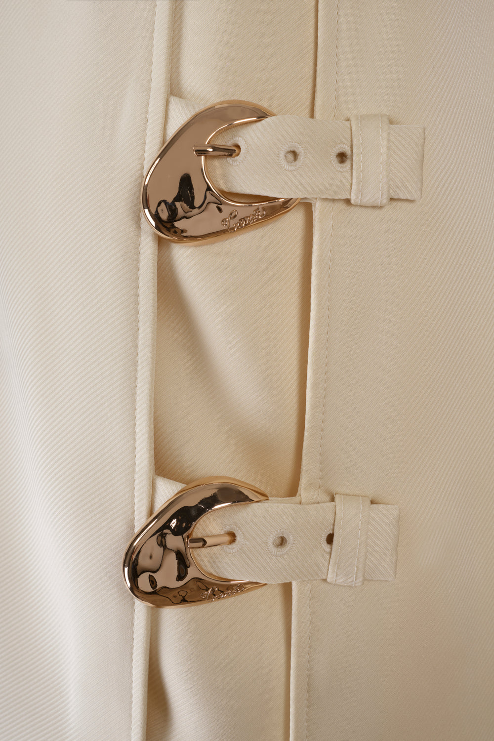 Short ecru satin skirt