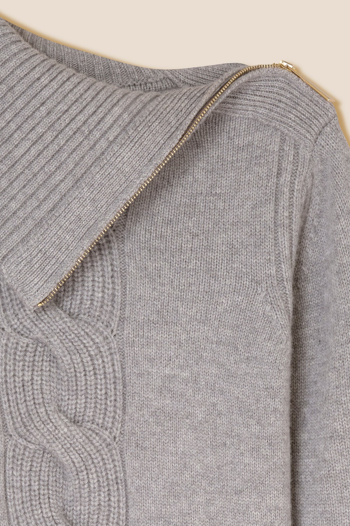 Maglione asimmetrico con chiusura