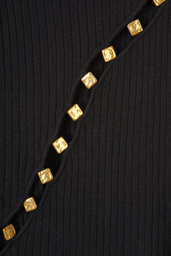 Diagonal opening sweater