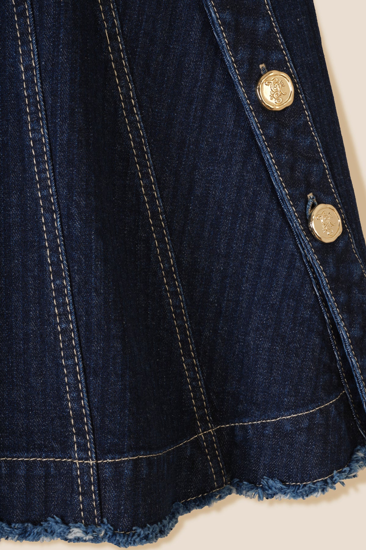 Robe en denim avec découpe en biais