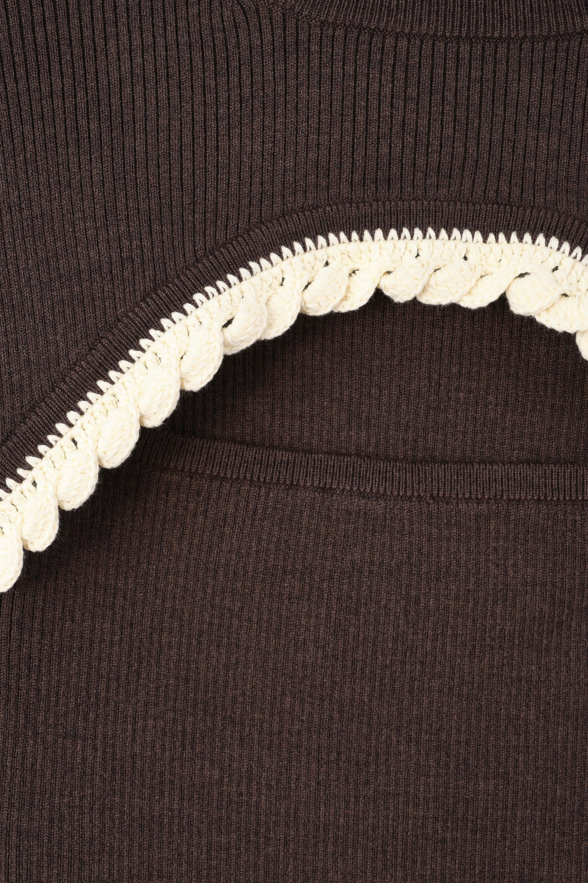 Pull fin à ouverture demi-lune