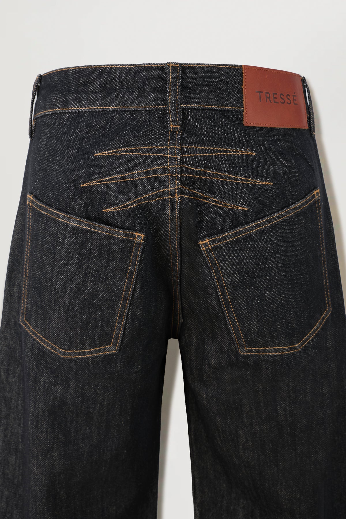 Anthracite denim with contrast topstitching