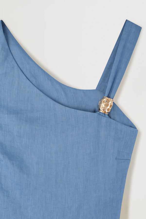 Asymmetrical dress with a slit at the waist