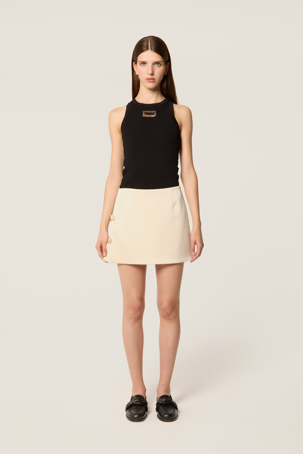 Short ecru satin skirt