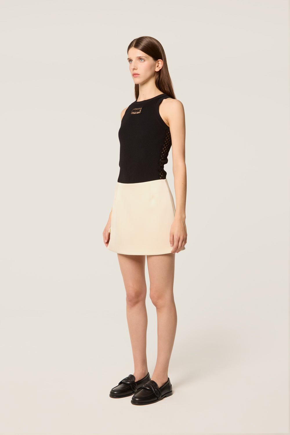 Short ecru satin skirt