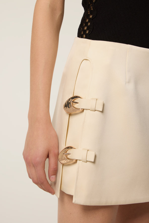 Short ecru satin skirt