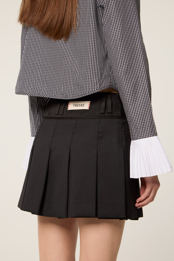 Short pleated skirt