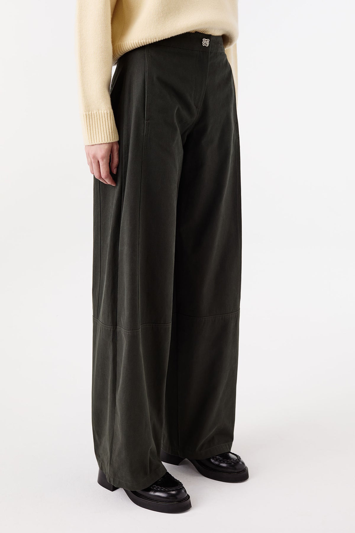 Cutout trousers