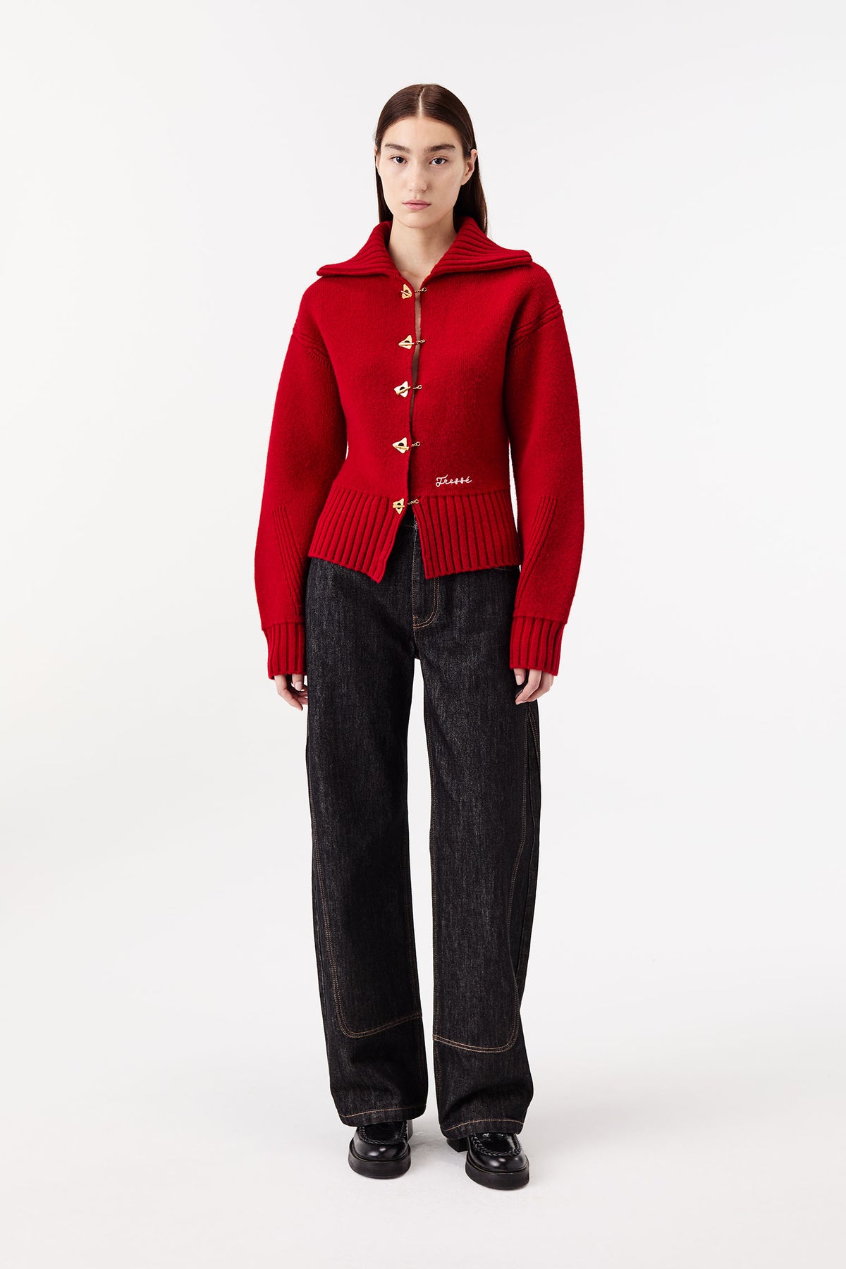 Cardigan with chain button fastening