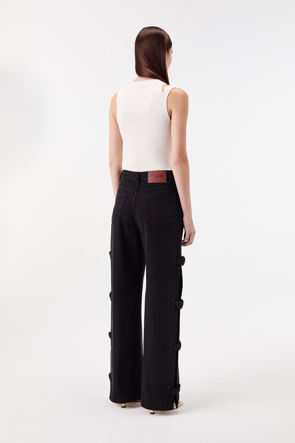 Denim noir ouvert aux côtés avec pattes tressées