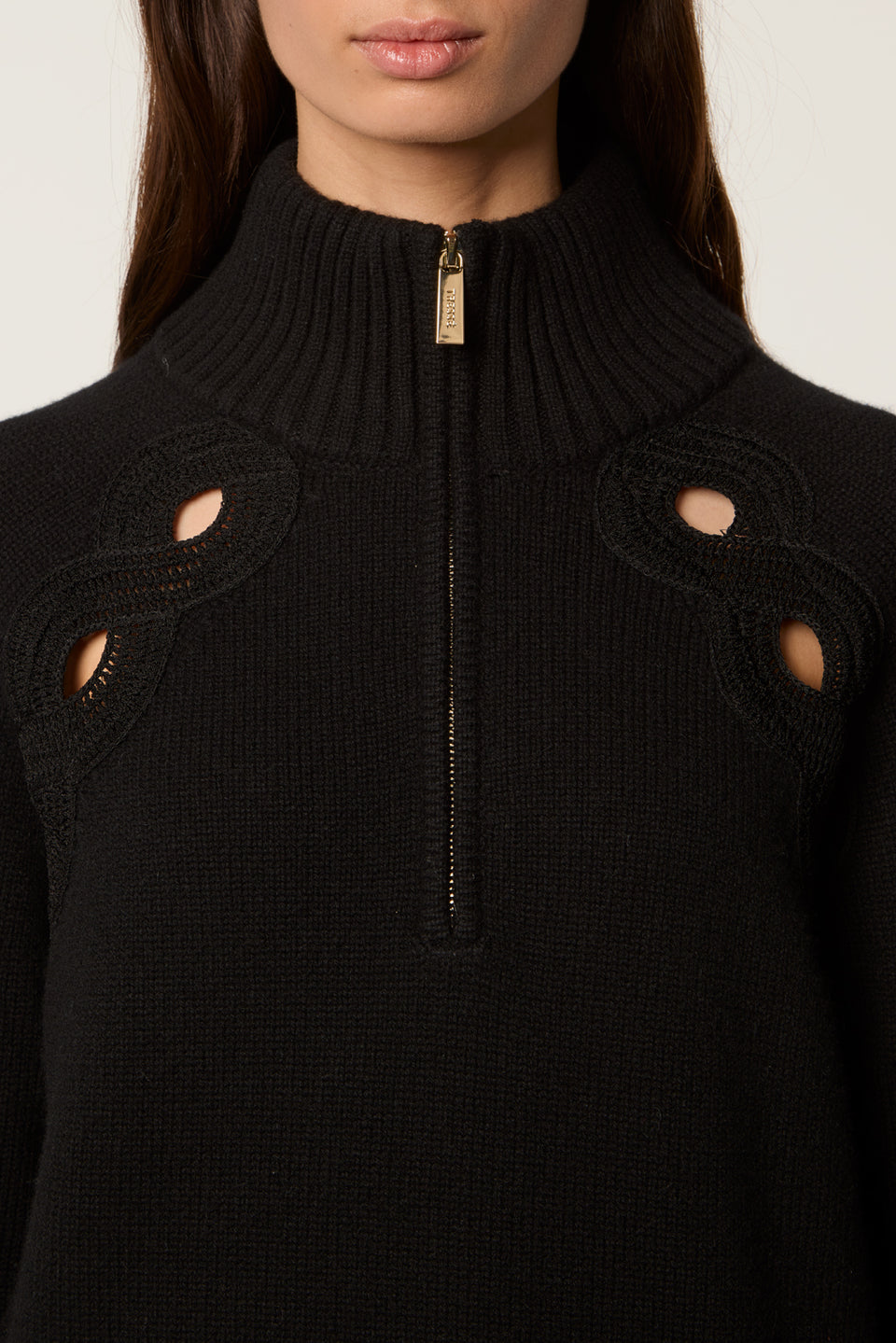 Pull à ouverture tresse