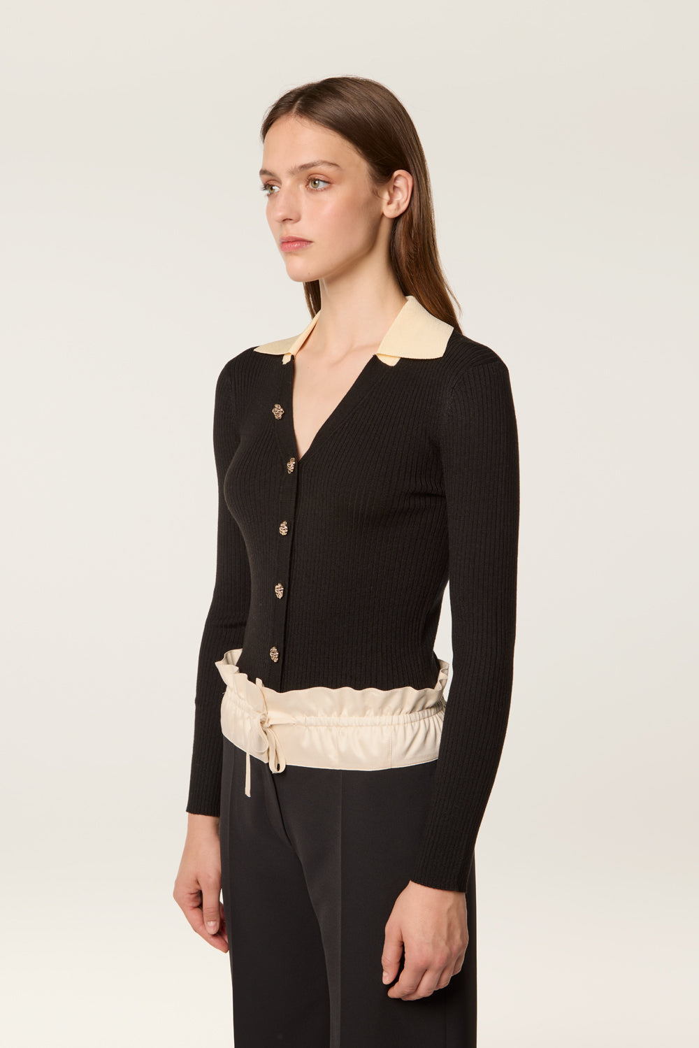 Fine two-tone knit sweater