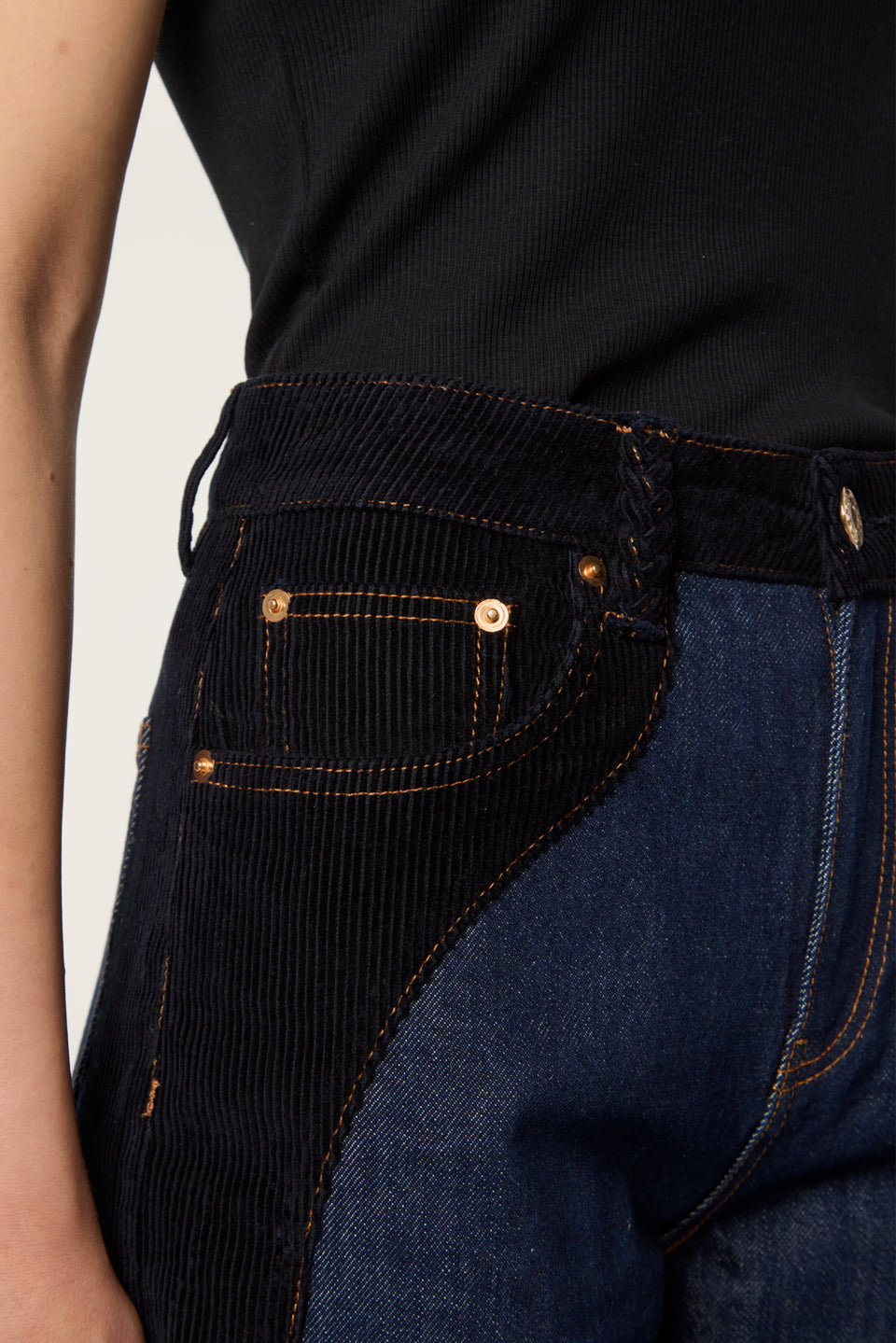 Denim à empiècements velours
