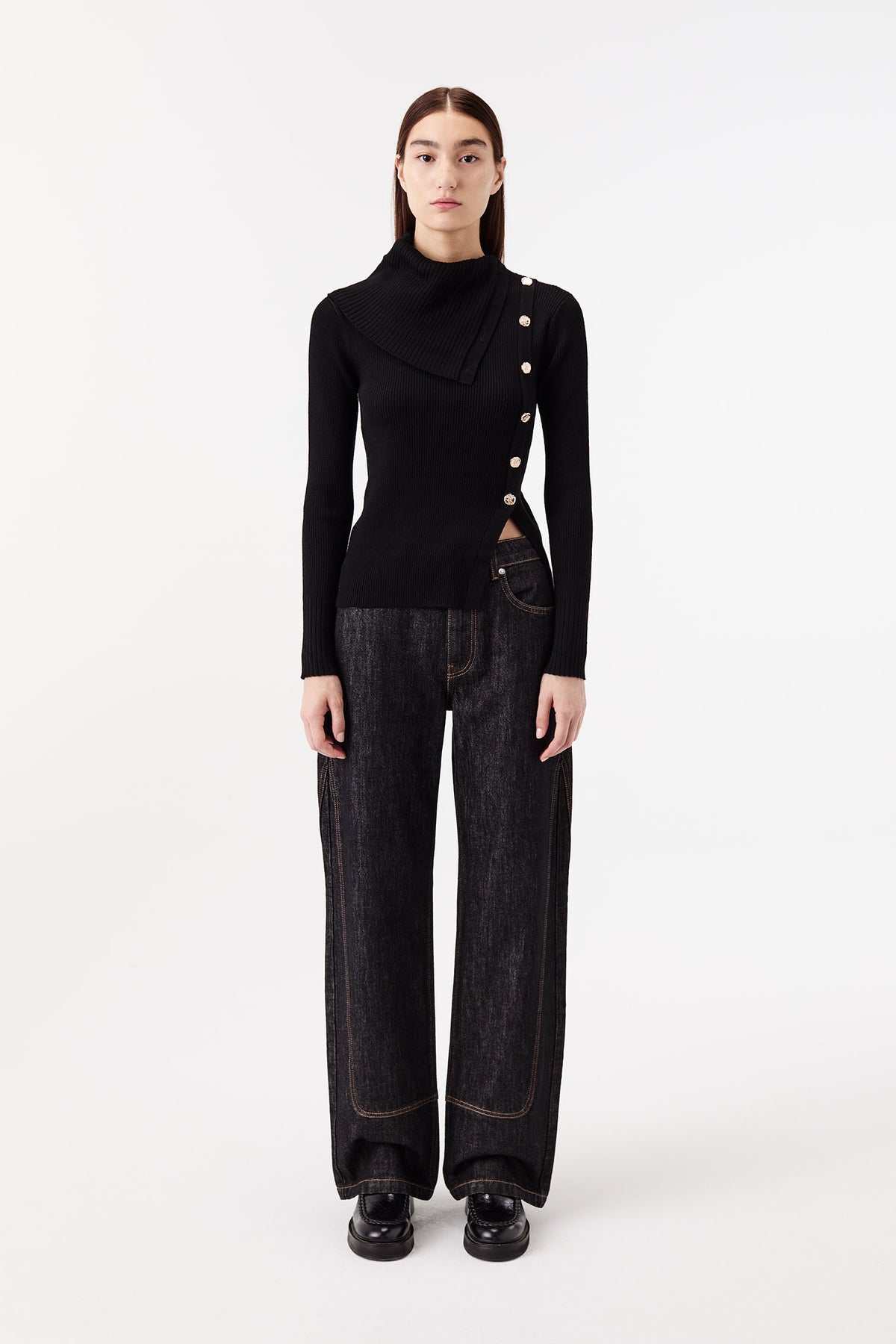 Maglione con collo asimmetrico
