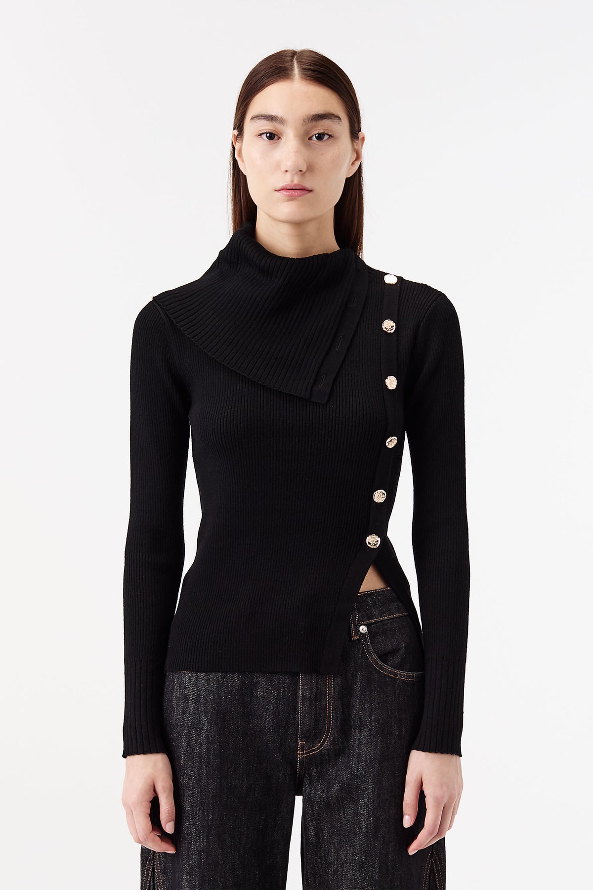 Maglione con collo asimmetrico