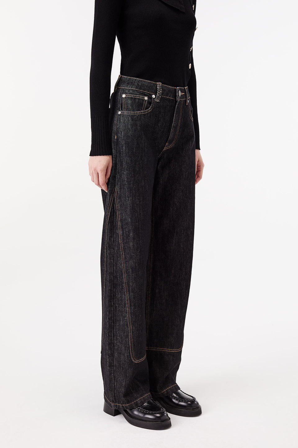 Denim anthracite à surpiqures contrastées