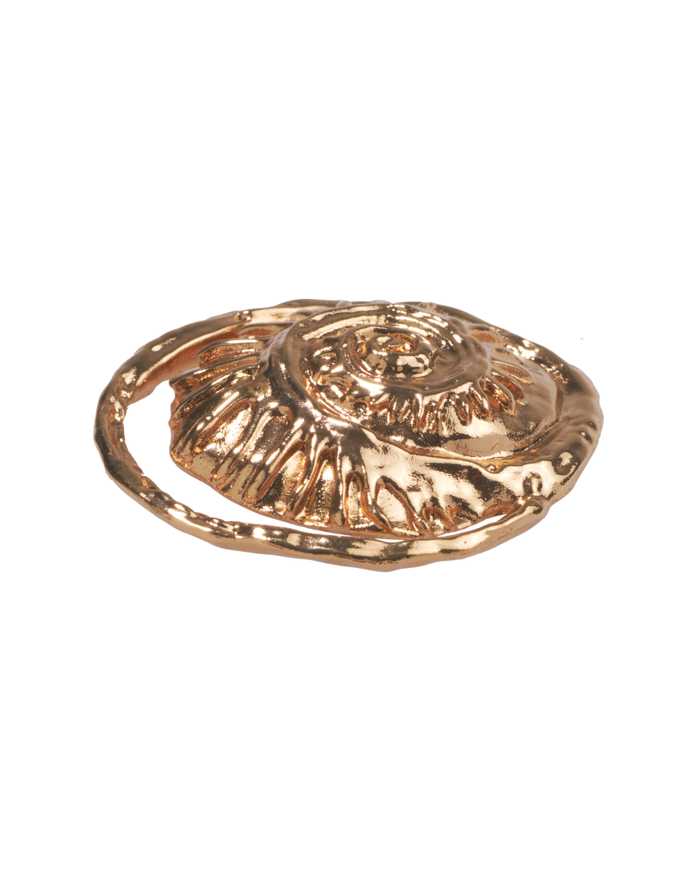Médaille coquillage dorée