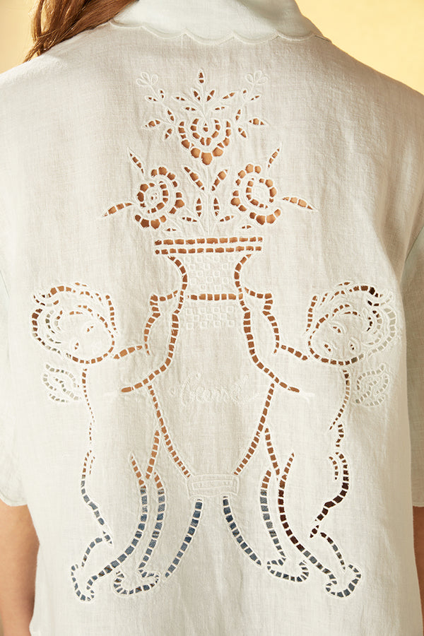 Chemise à broderies