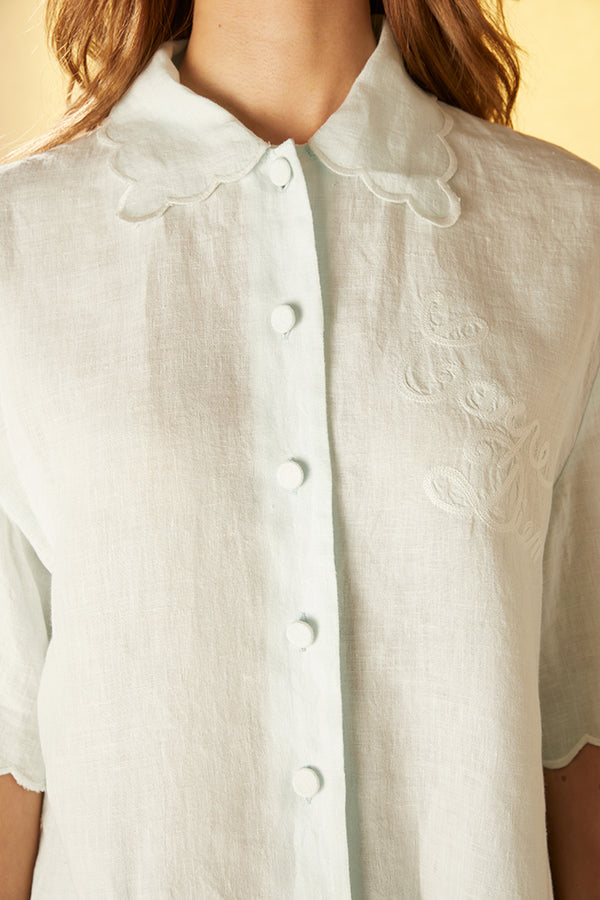 Chemise à broderies