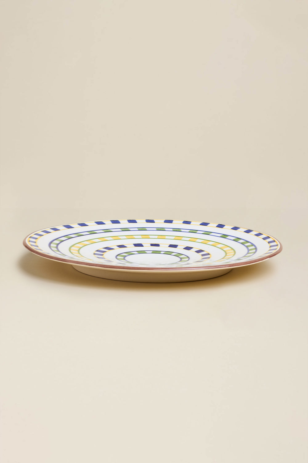 Checkered dinner plate