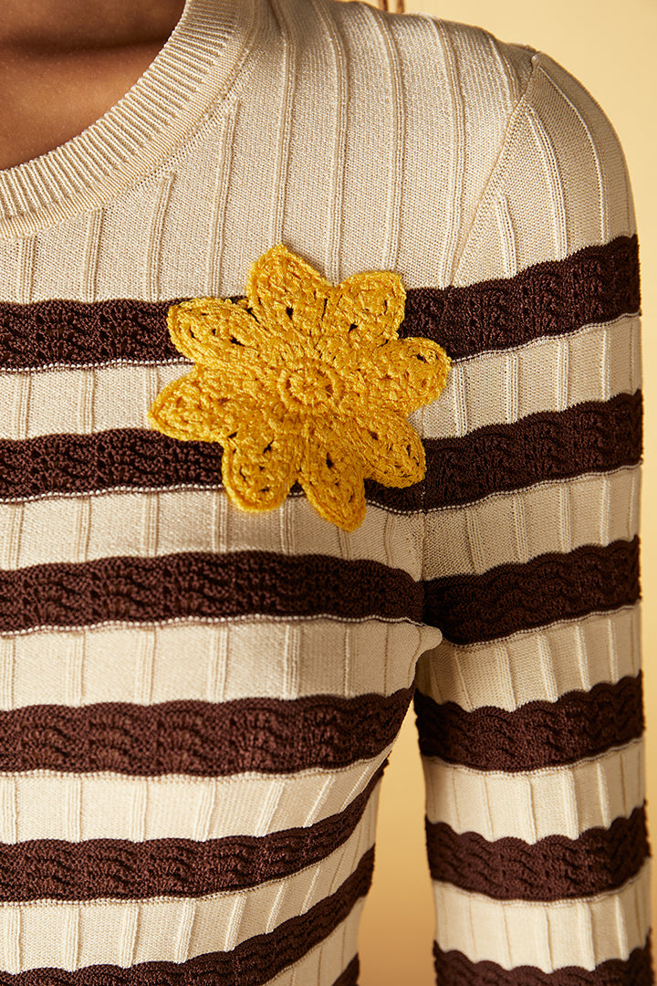 Strickpullover mit Öffnung