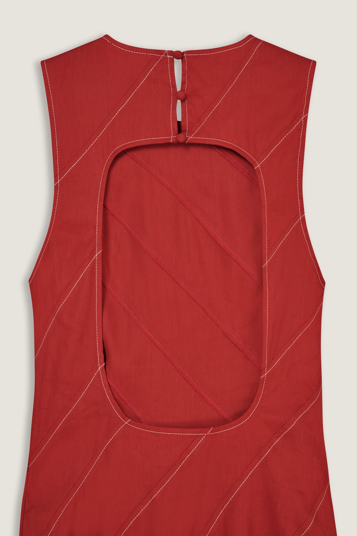 Robe rouge à découpes
