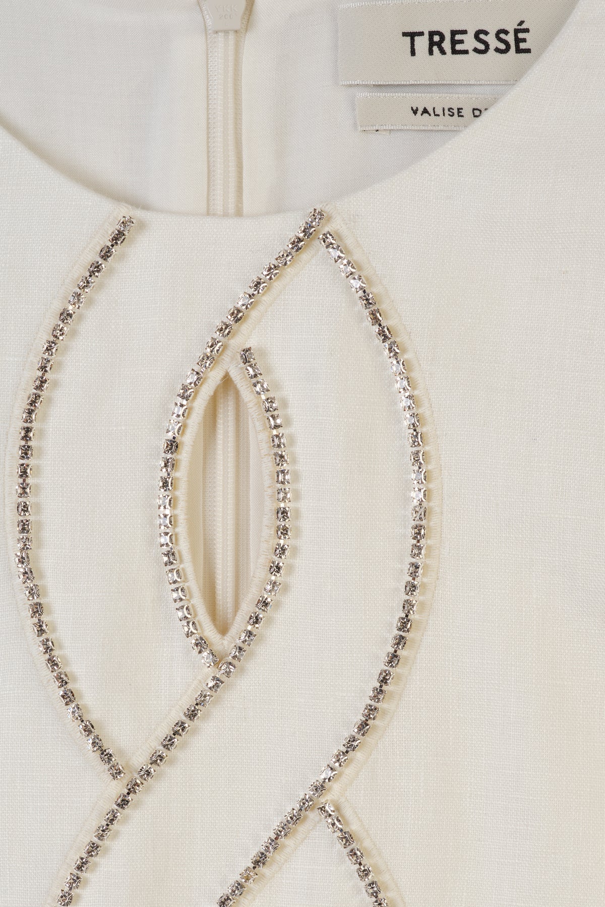 Kurzes Kleid mit écrue tresse
