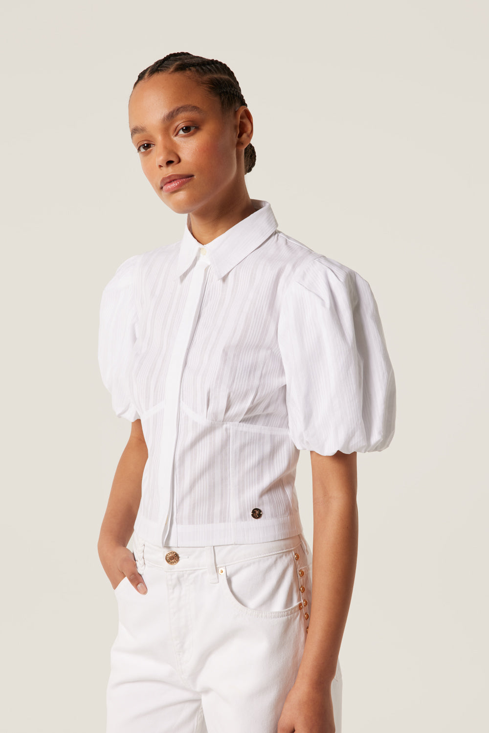 Short puff sleeve shirt