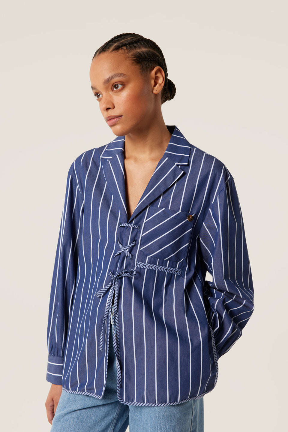 Chemise à laçage