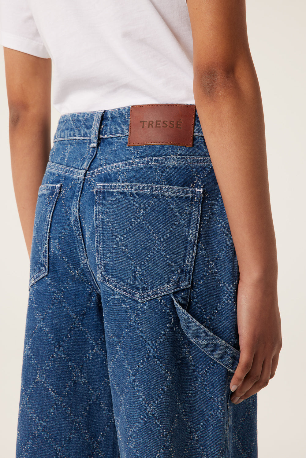 Textured diamond-effect denim
