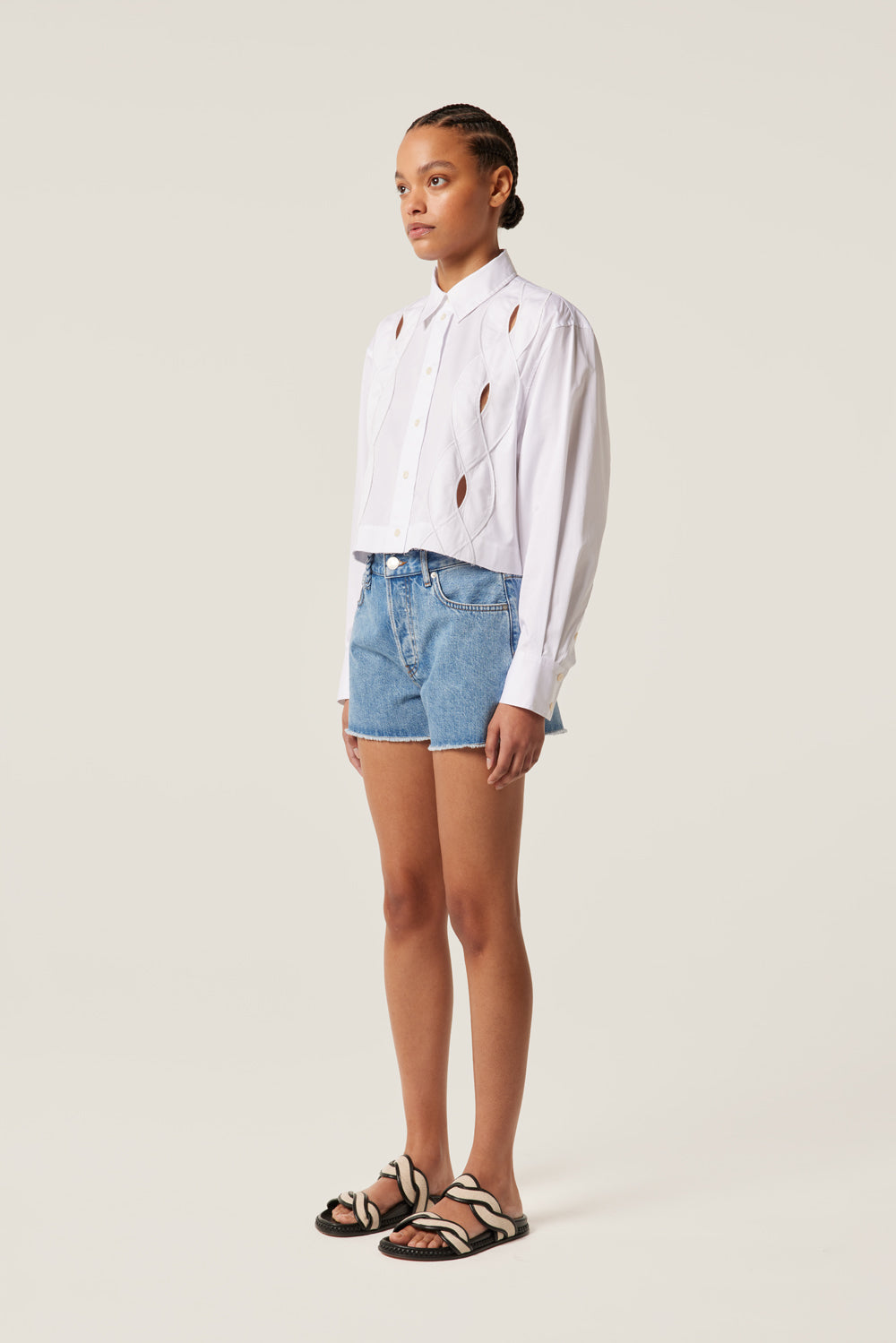 Short en denim brodés