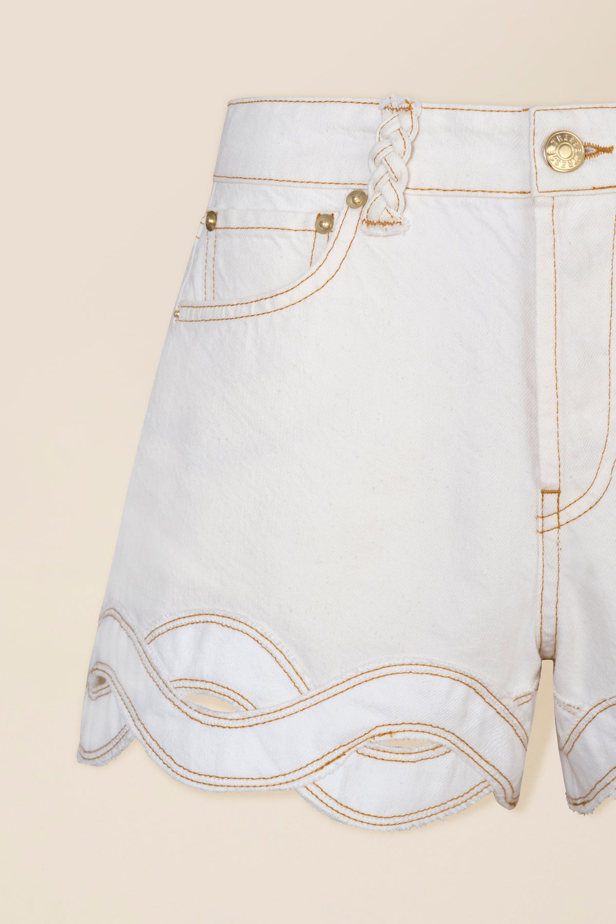 Ecru shorts with braided cutout