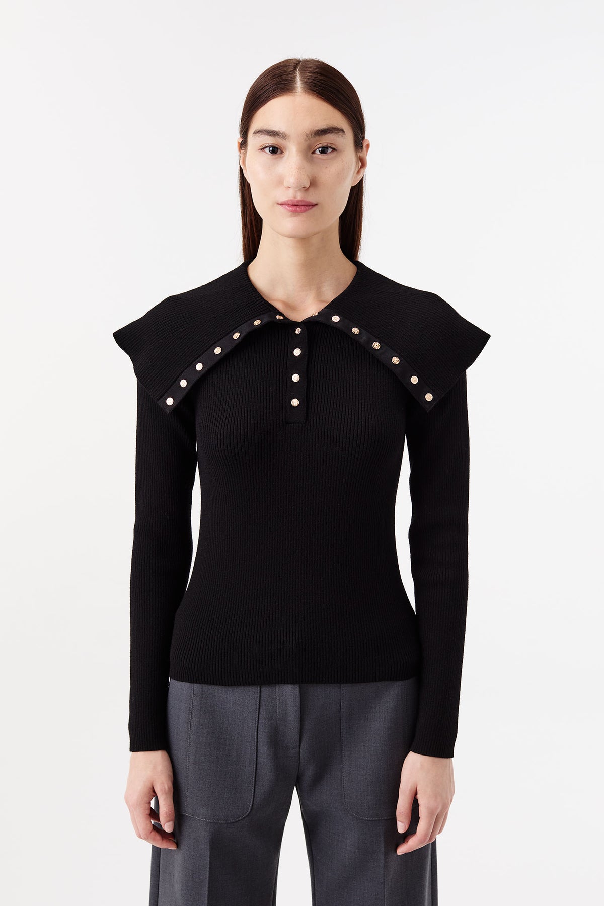 Maglione sottile con colletto ampio risvoltato