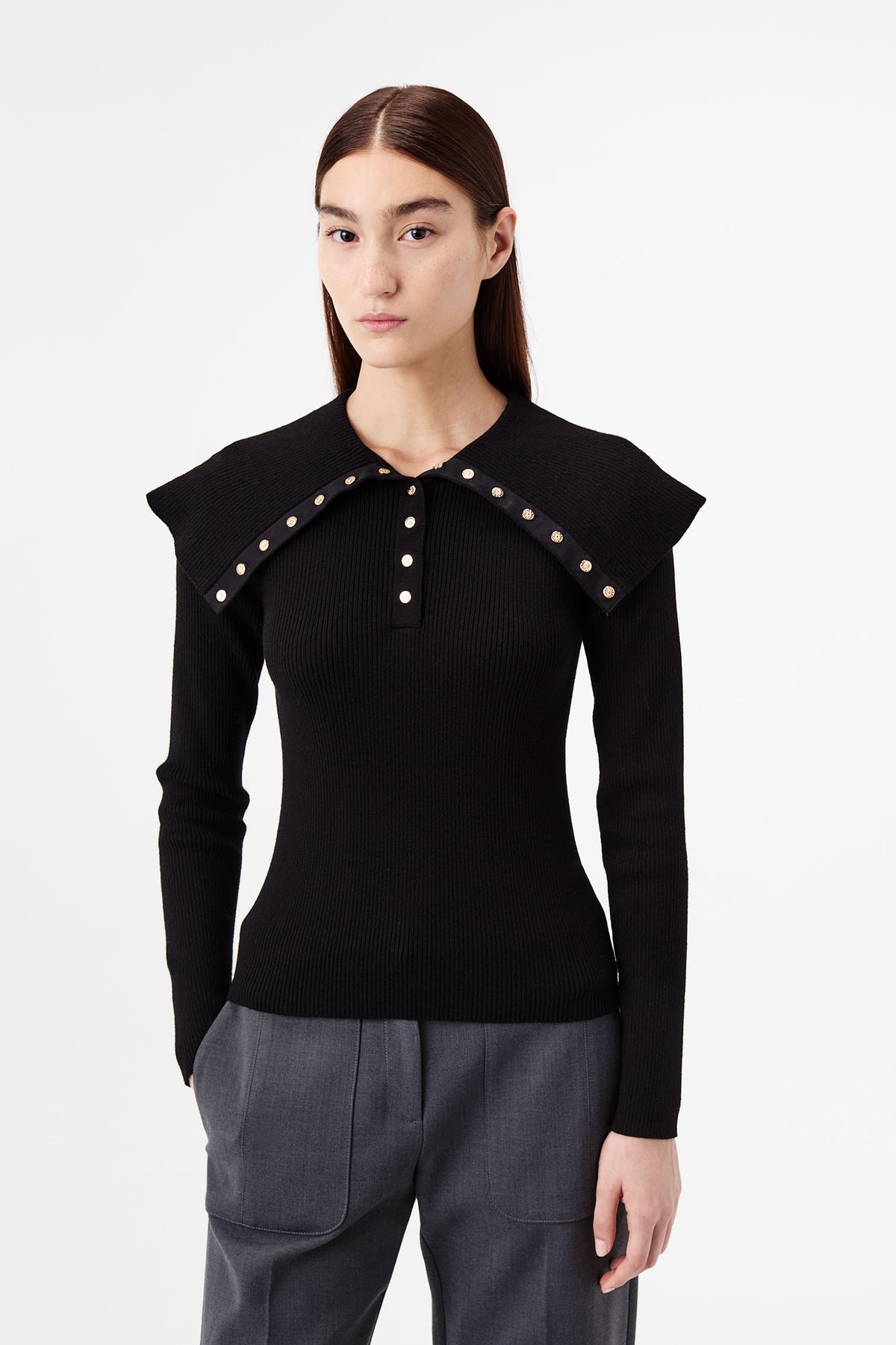Maglione sottile con colletto ampio risvoltato