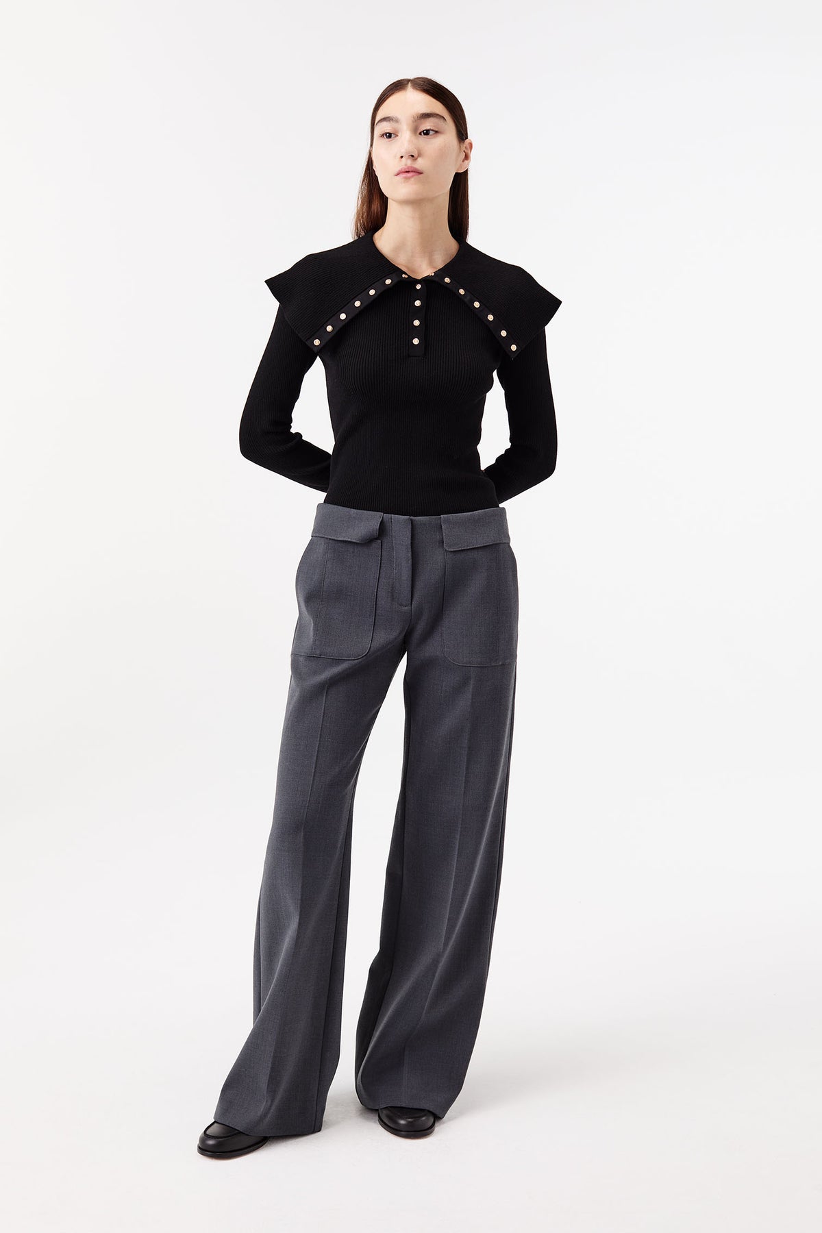 Maglione sottile con colletto ampio risvoltato