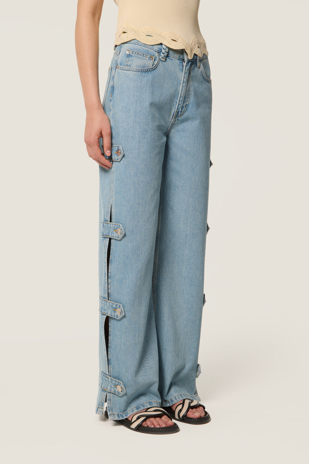 Pantalon à ouvertures boutonnées