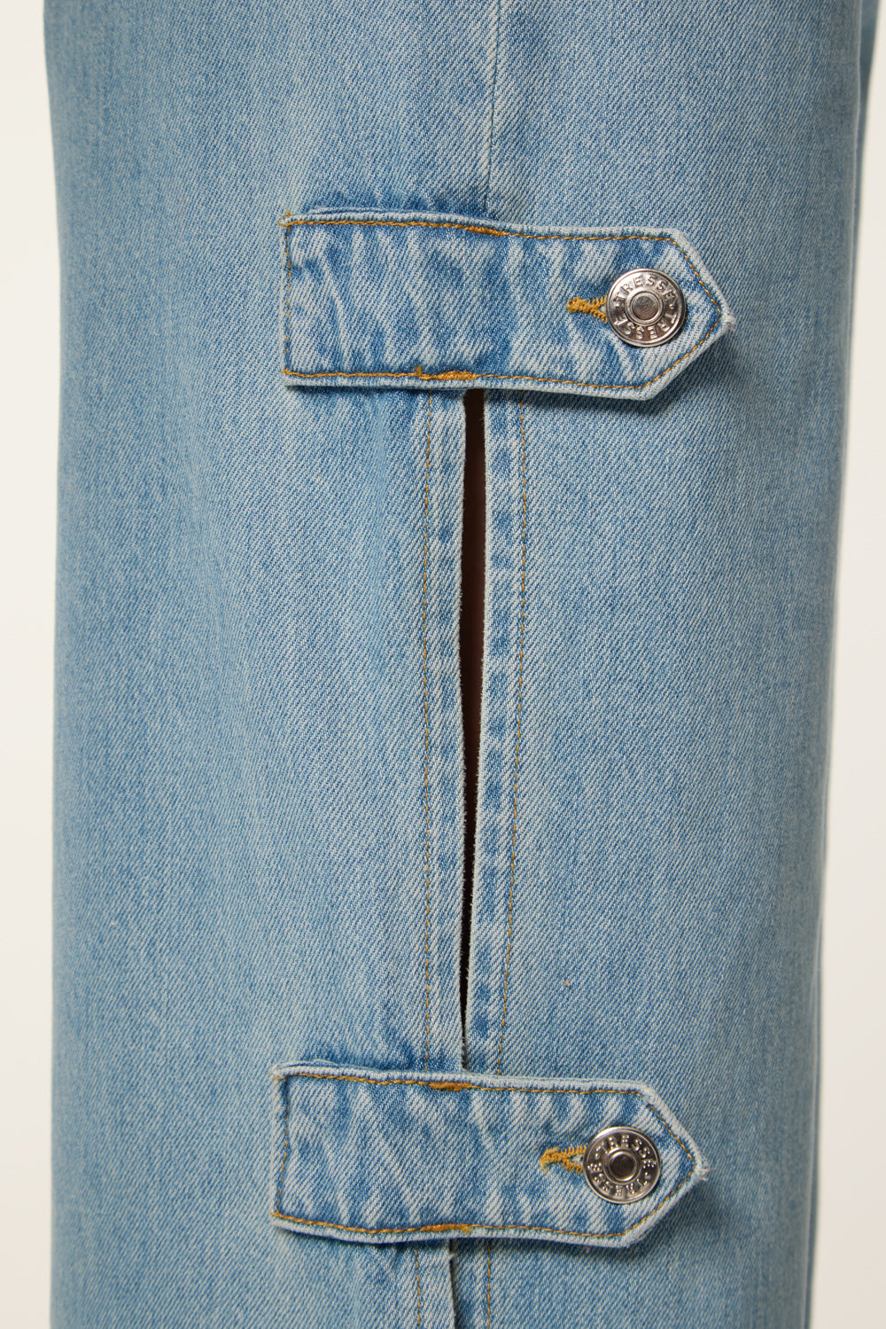 Pantalon à ouvertures boutonnées