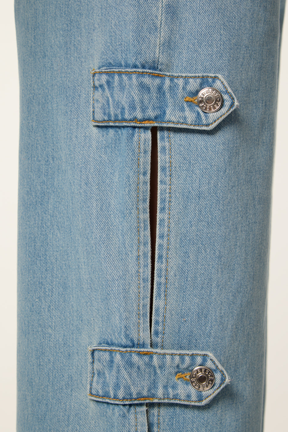 Pantalon à ouvertures boutonnées