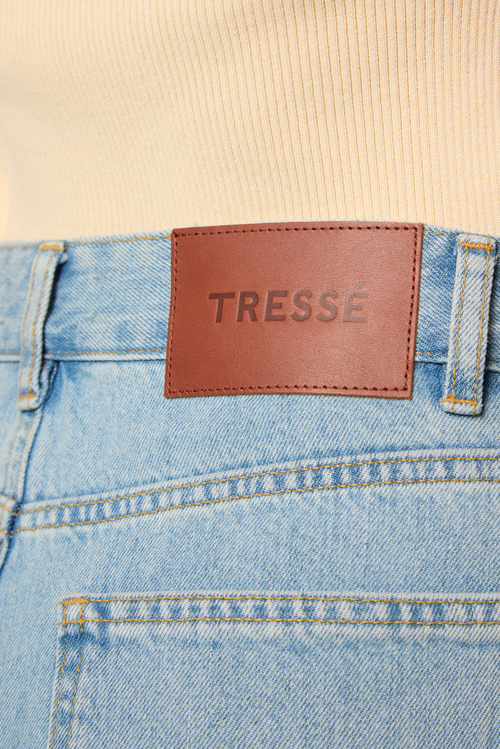 Pantalon à ouvertures boutonnées