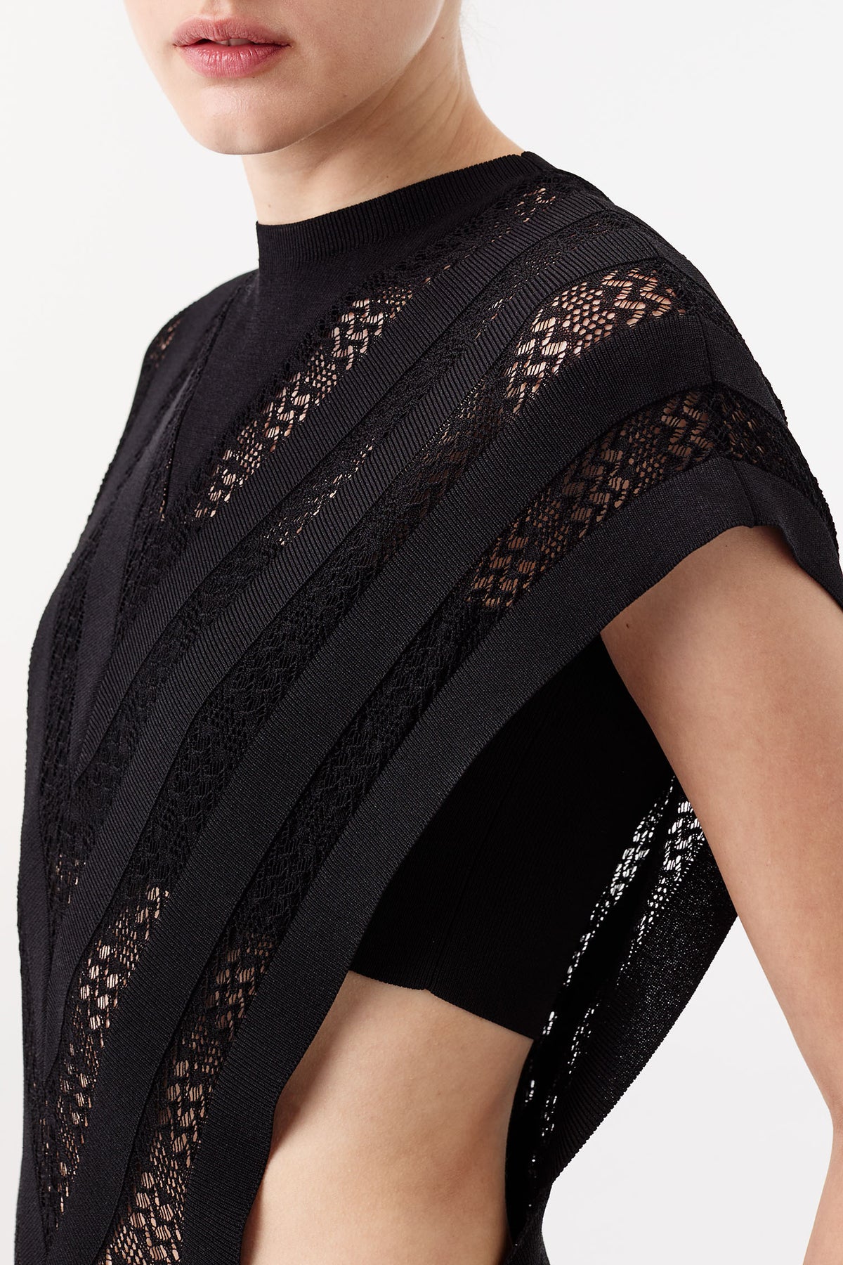 Robe en courte en maille transparente