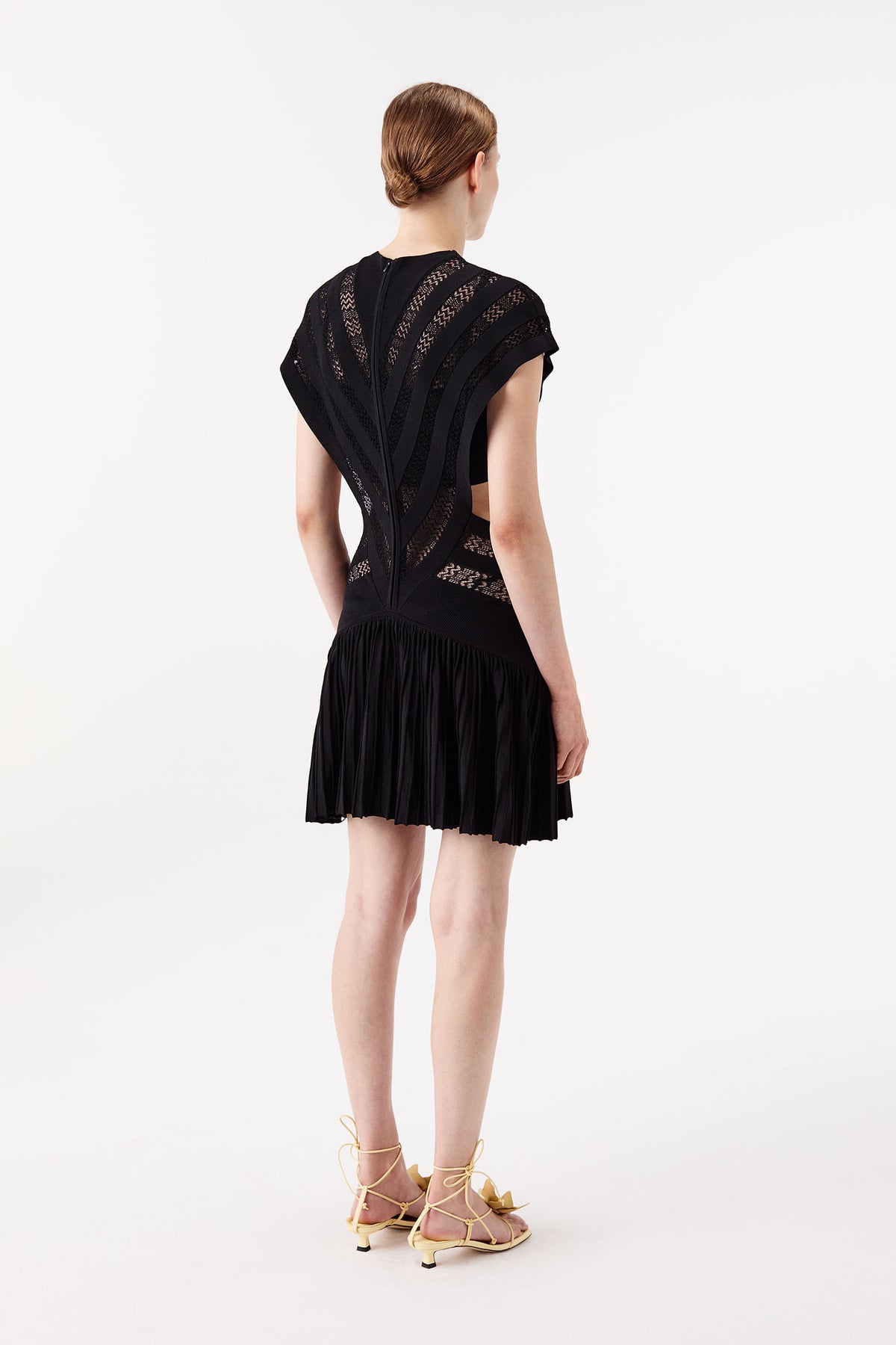 Robe en courte en maille transparente