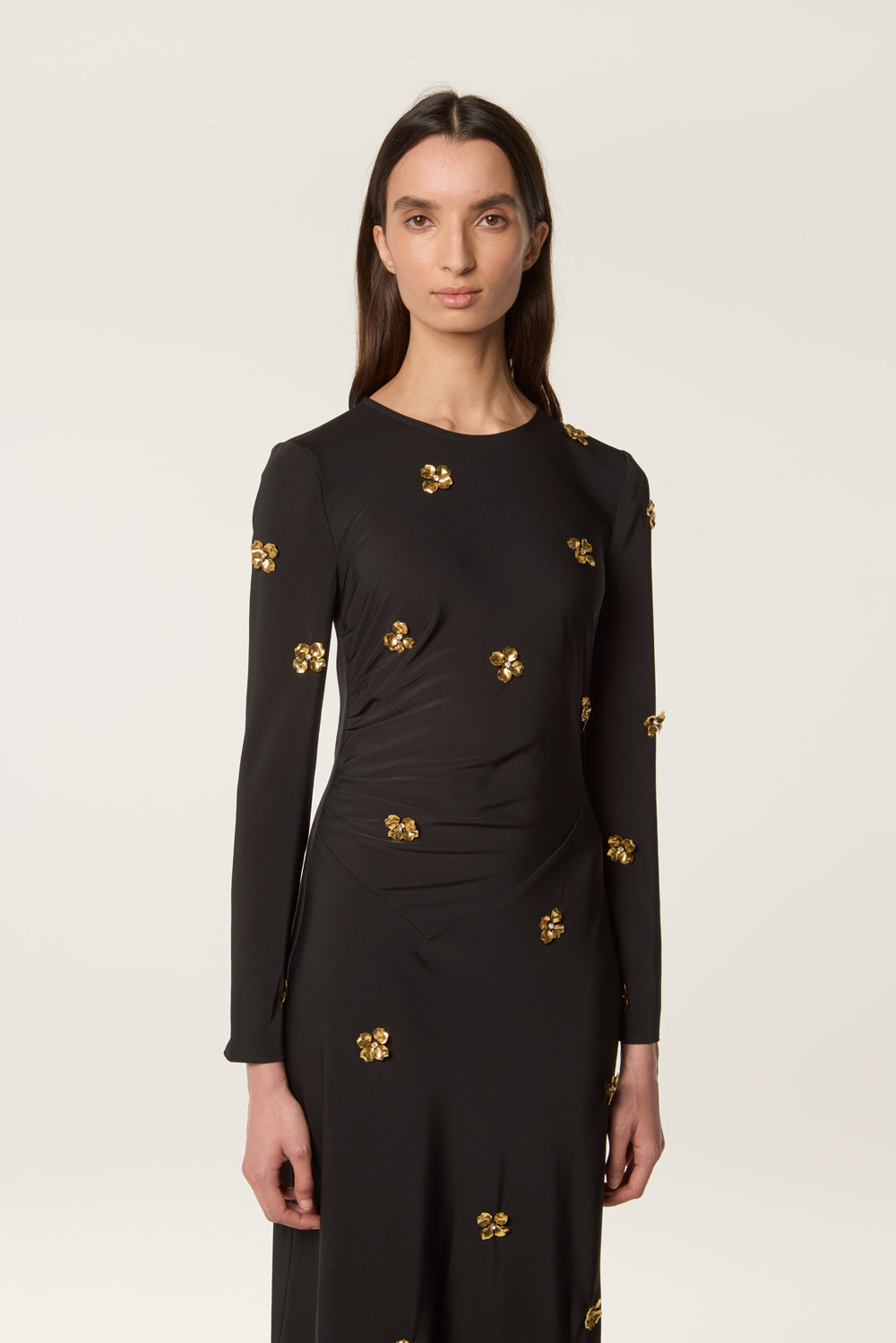 Long dress adorned with gilded flowers
