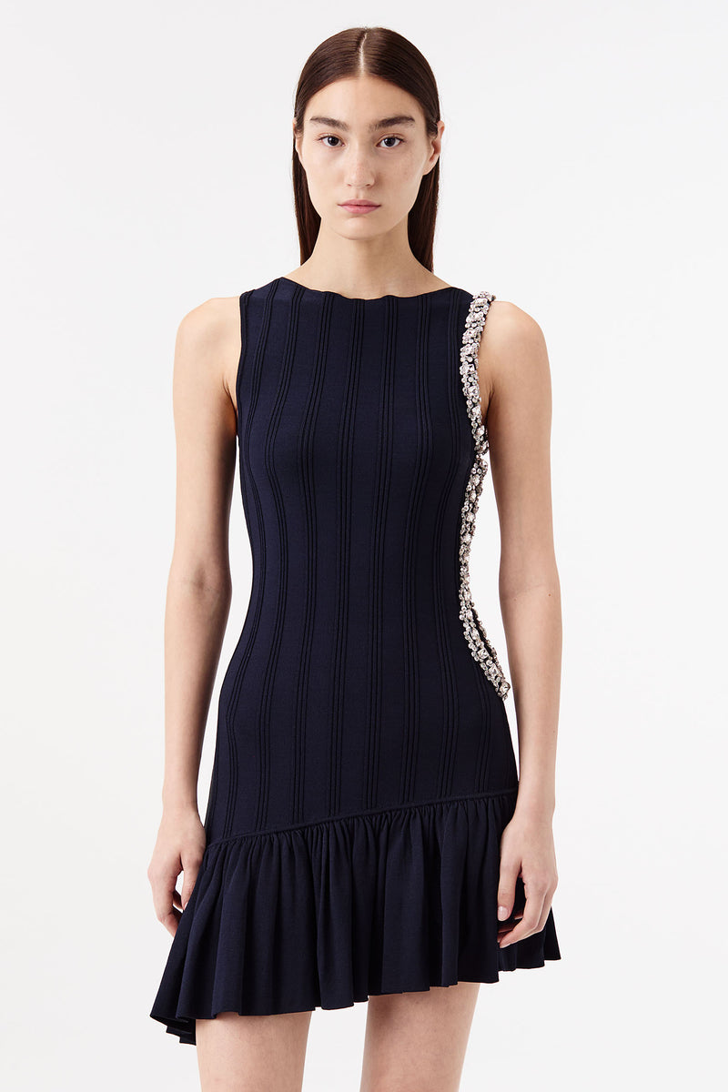 Robe en maille avec ouverture ornée de strass