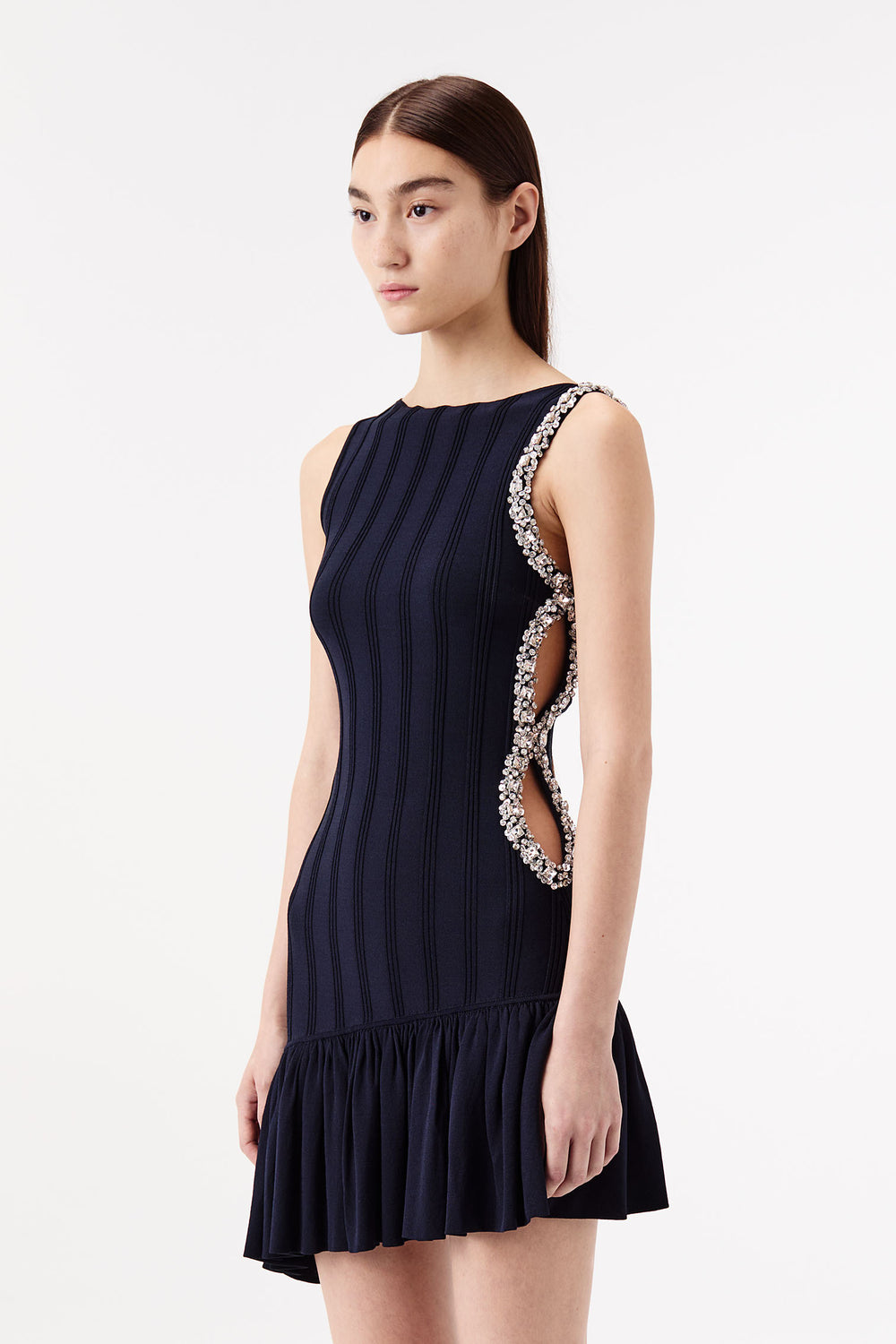 Robe en maille avec ouverture ornée de strass
