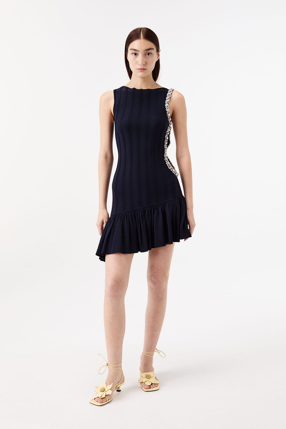 Robe en maille avec ouverture ornée de strass