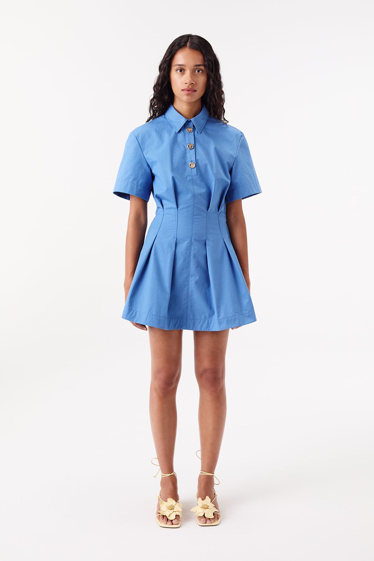 Plissiertes Kleid mit freiem Rücken