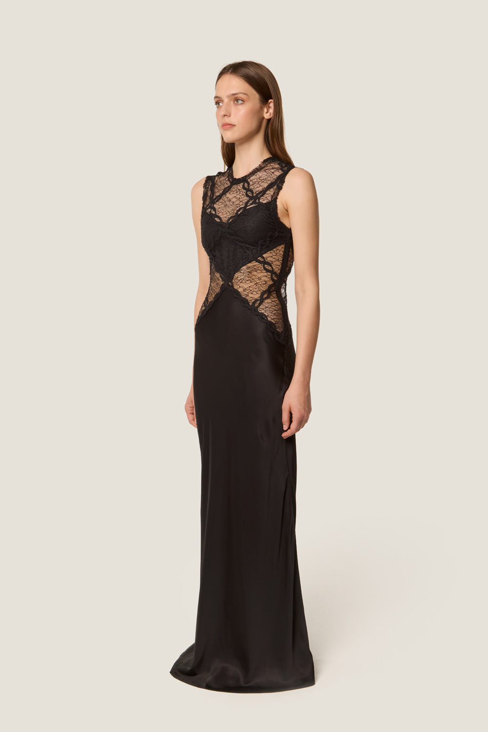 Robe longue en dentelle et satin